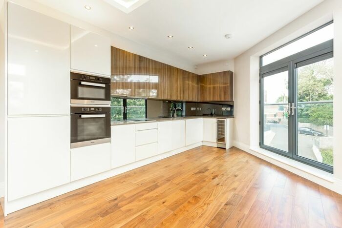 3 Bedroom Flat To Rent In Muswell Hill, London, N10