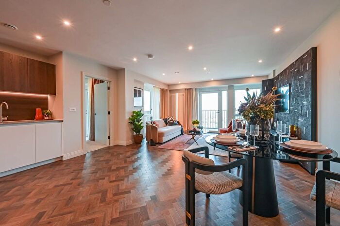 1 Bedroom Flat For Sale In Queens Cross, Royal Docks, E16