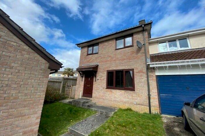 3 Bedroom Property To Rent In Mayfield Close, St. Austell, PL25