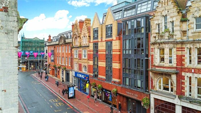 2 Bedroom Apartment For Sale In Station Road, Reading, Berkshire, RG1