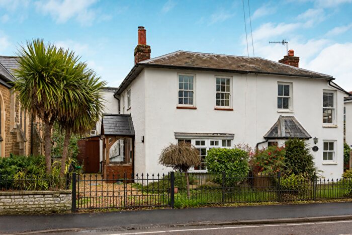 3 Bedroom Semi Detached House For Sale In Kings Road, Shalford, Guildford, GU4