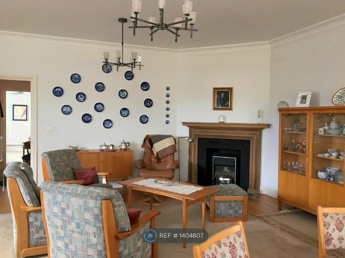 2 Bedroom Flat To Rent In Elvaston, High Wycombe, HP13