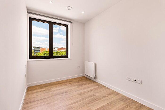 3 Bedroom Flat To Rent In Greenford, UB6