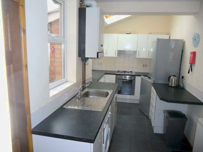 5 Bedroom House To Rent In Rookery Road, B29