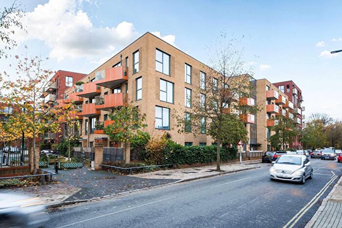 1 Bedroom Flat To Rent In Southampton Way, Camberwell, London, SE5