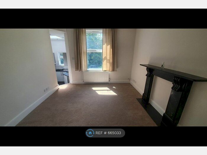 2 Bedroom Flat To Rent In St. Margarets Road, Twickenham, TW1