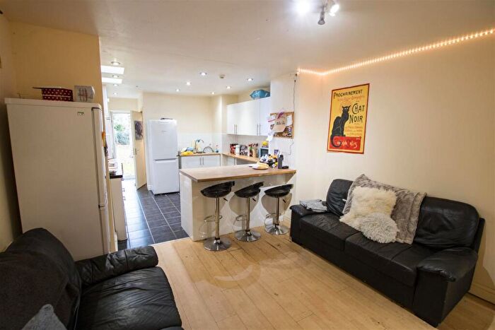 6 Bedroom House To Rent In Heeley Road, Birmingham, West Midlands, B29