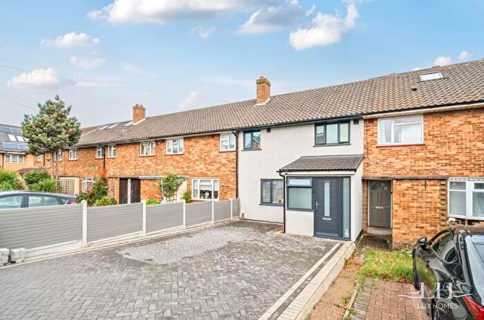 3 Bedroom Terraced House For Sale In Beamway, Dagenham, RM10