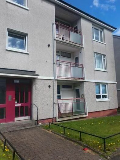 2 Bedroom Flat To Rent In Hopeman Path, Thornliebank, G46