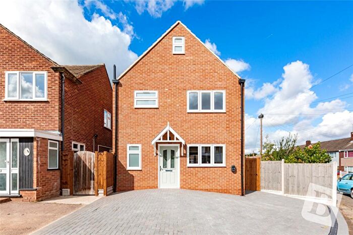 4 Bedroom Detached House For Sale In Queenswood Avenue, Hutton, Brentwood, Essex, CM13