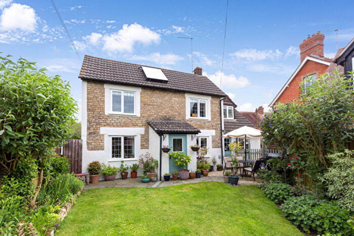 3 Bedroom Detached House For Sale In Arosa, Gillingham, SP8