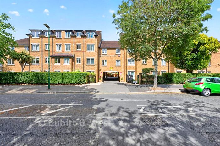 2 Bedroom Flat For Sale In Cavendish Road, Sutton, Surrey, SM2