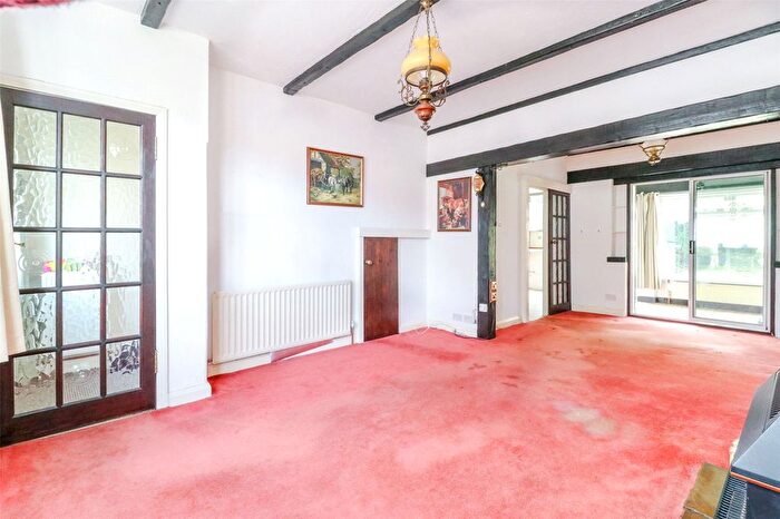 3 Bedroom Terraced House For Sale In Carnarvon Avenue, Enfield, Middlesex, EN1