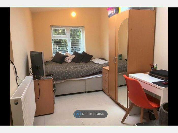 Studio To Rent In Poolsford Road, London NW9