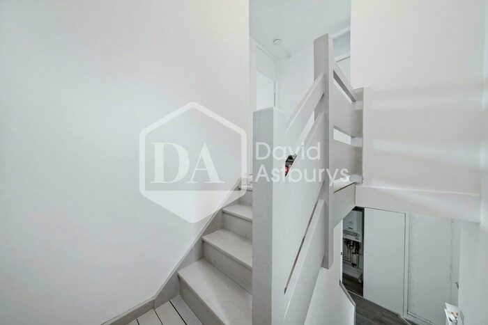 2 Bedroom Apartment To Rent In Cable Street, Limehouse Shadwell, London, E1W