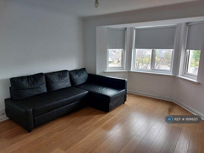2 Bedroom Flat To Rent In Furcheons Park, Edinburgh, EH8