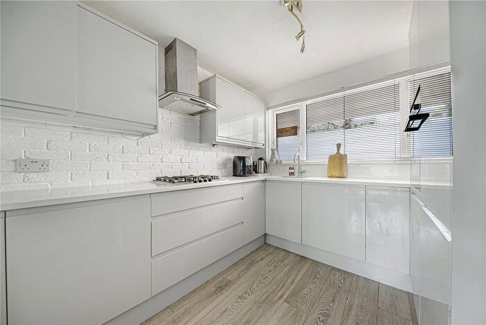 1 Bedroom Flat For Sale In Chislet Close, Beckenham, BR3