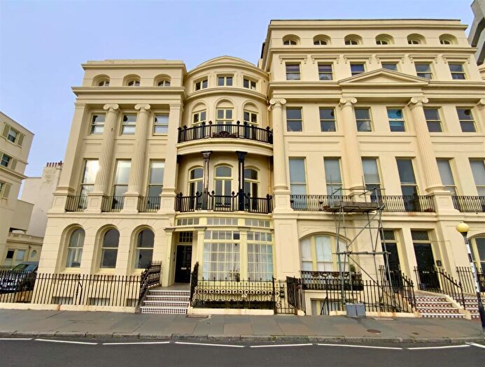 3 Bedroom Flat For Sale In Brunswick Terrace, Hove, BN3