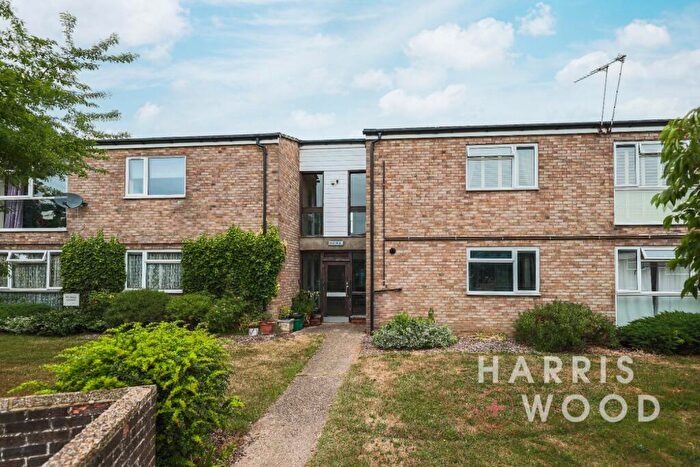 2 Bedroom Apartment For Sale In New Kiln Road, Colchester, Essex, CO3