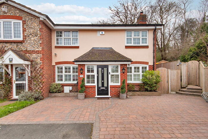 4 Bedroom End Of Terrace House For Sale In Fiddlers Close, Greenhithe, Kent, DA9