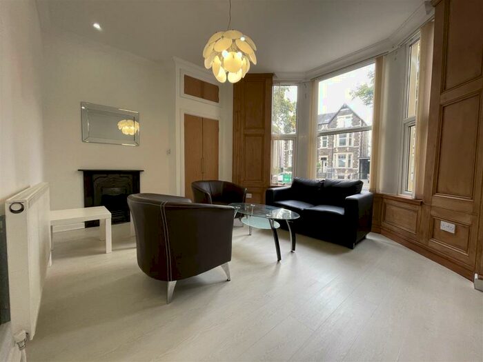 2 Bedroom Flat To Rent In Richmond Road, Cardiff, CF24