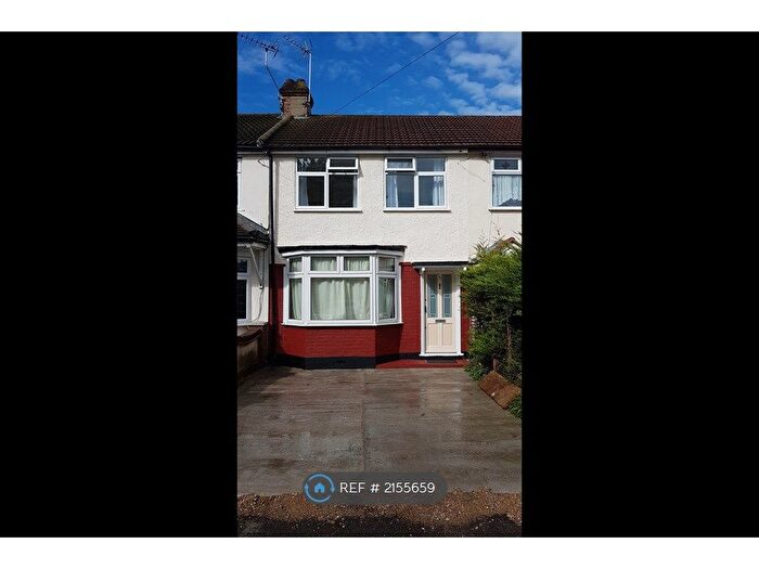 3 Bedroom Terraced House To Rent In Recreation Avenue, Romford, RM7