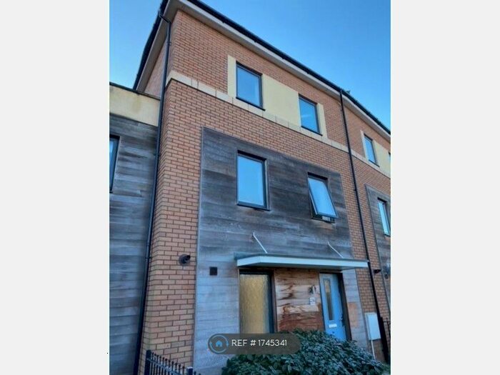 4 Bedroom Terraced House To Rent In Martlet Way, Gloucester, GL3