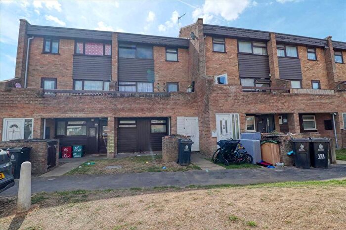 3 Bedroom Flat For Sale In Knox Road, Clacton On Sea, CO15