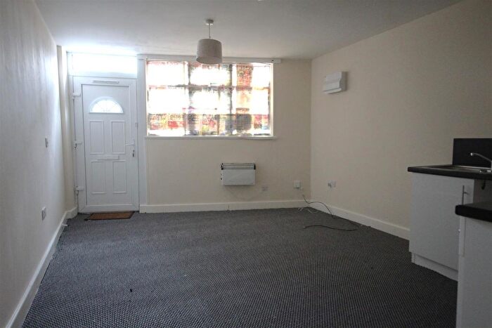 1 Bedroom Flat To Rent In Beancroft Road, Castleford, WF10