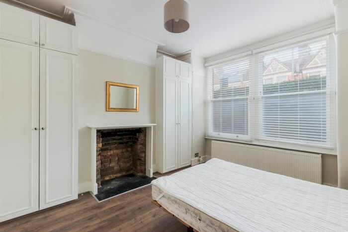 2 Bedroom Flat To Rent In Penwith Road, Southfields, SW18