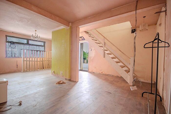 2 Bedroom End Of Terrace House For Sale In New Road, Ynysybwl, CF37