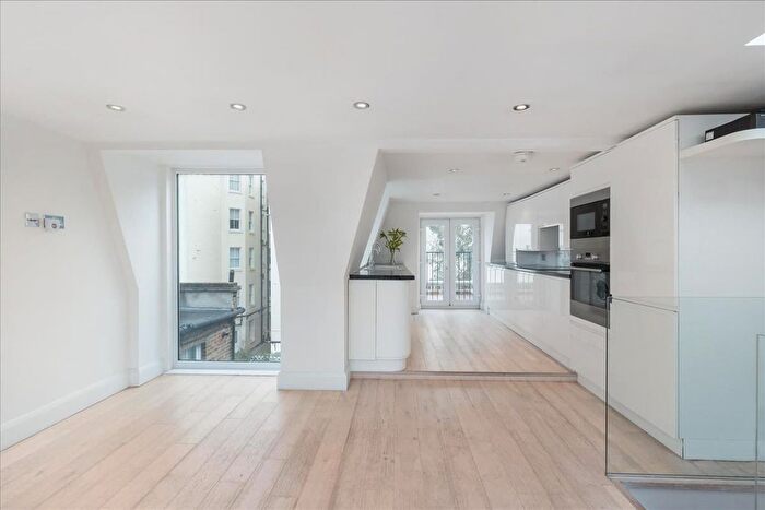 3 Bedroom Flat To Rent In Musard Road, Hammersmith, London, W6