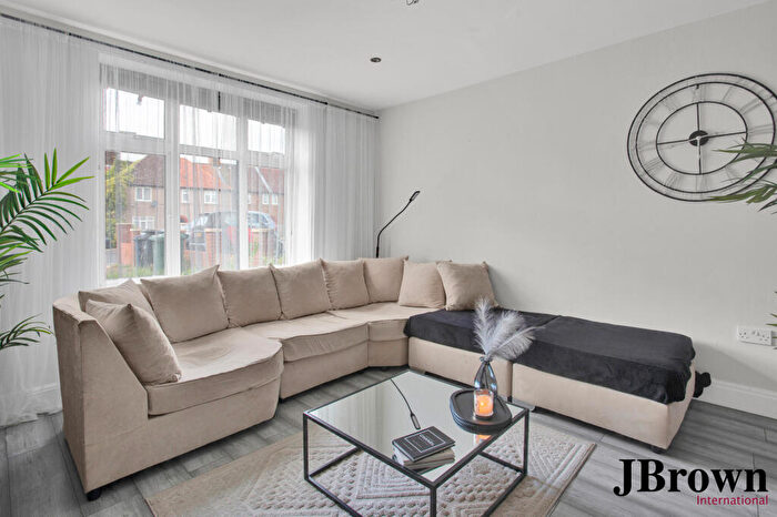 3 Bedroom Terraced House For Sale In Deansbrook Road, Edgware, Middlesex, HA8