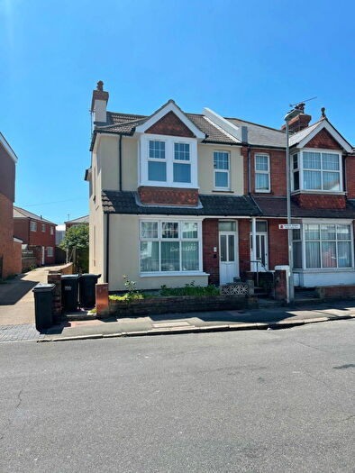 2 Bedroom Flat To Rent In Firle Road, Eastbourne, BN22