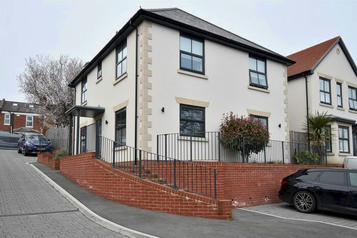 4 Bedroom Detached House To Rent In Burry Road, St. Leonards-On-Sea, TN37