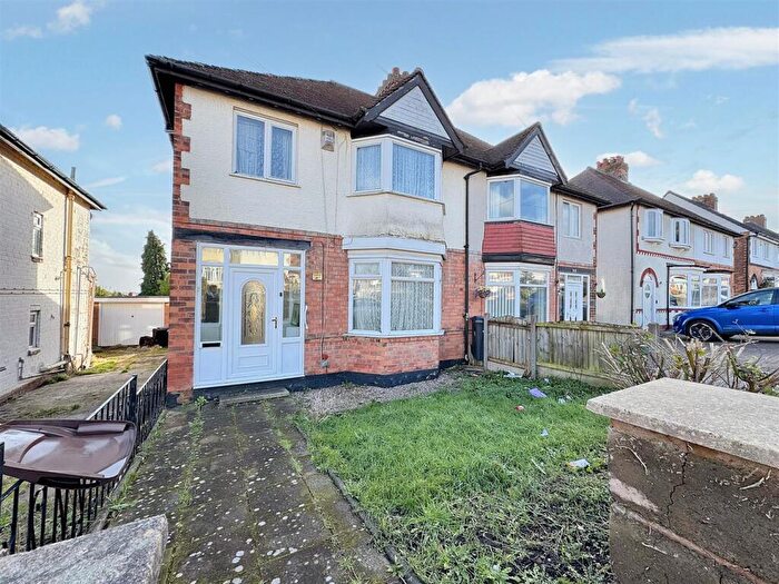 3 Bedroom Semi-Detached House For Sale In Gainsborough Road, Great Barr, Birmingham, B42