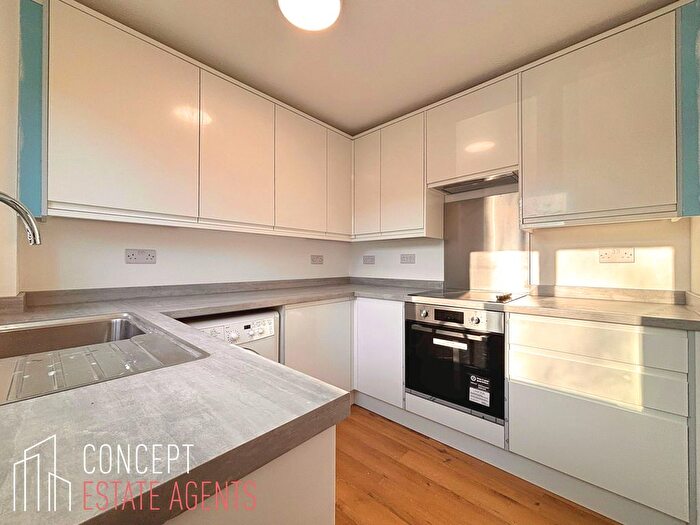 2 Bedroom Flat To Rent In Cross Road, Wimbledon, SW19