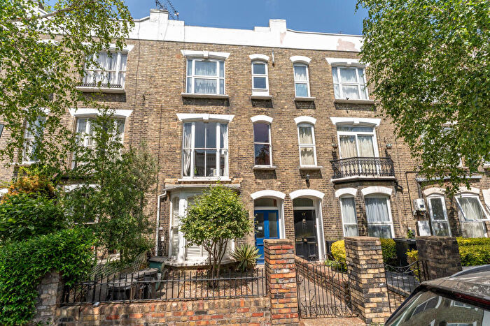 2 Bedroom Flat For Sale In Arthur Road, London, N7