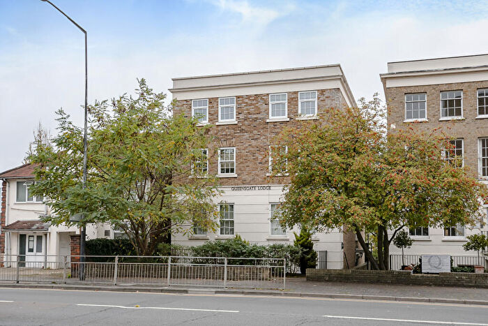 1 Bedroom Flat To Rent In Cookham Road, Maidenhead, Berkshire, SL6