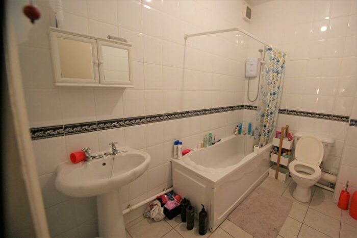 8 Bedroom Terraced House To Rent In Kelso Road, Hyde Park, Leeds, LS2