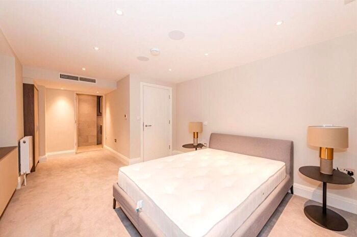 2 Bedroom Flat To Rent In Bell Yard, Holborn, London, WC2A