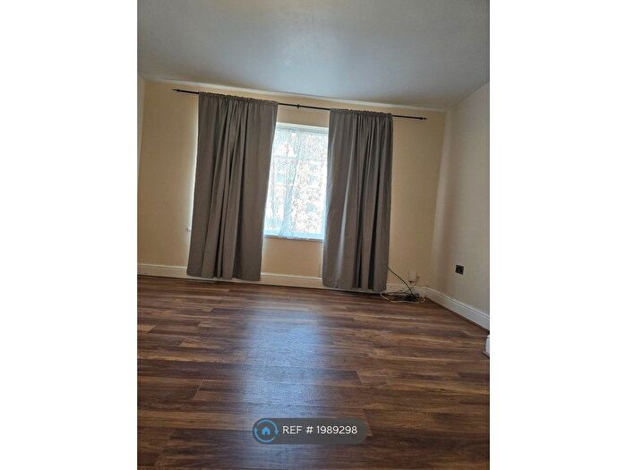 2 Bedroom Flat To Rent In Plaistow, Plaistow, E13