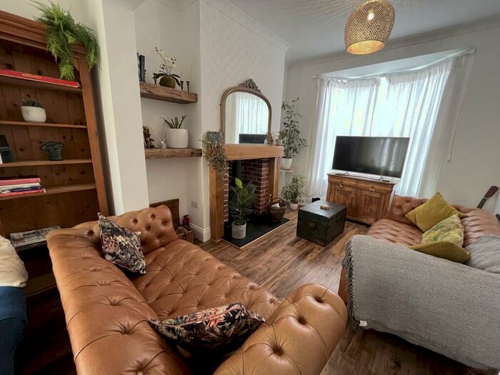 2 Bedroom House To Rent In Buller Road, Exeter, EX4