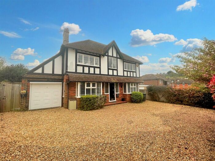 4 Bedroom Detached House To Rent In Cissbury Avenue, Findon Valley, Worthing, BN14