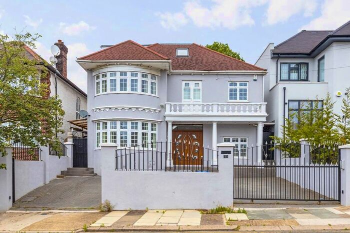 5 Bedroom Property To Rent In Alexander Avenue, London, NW10