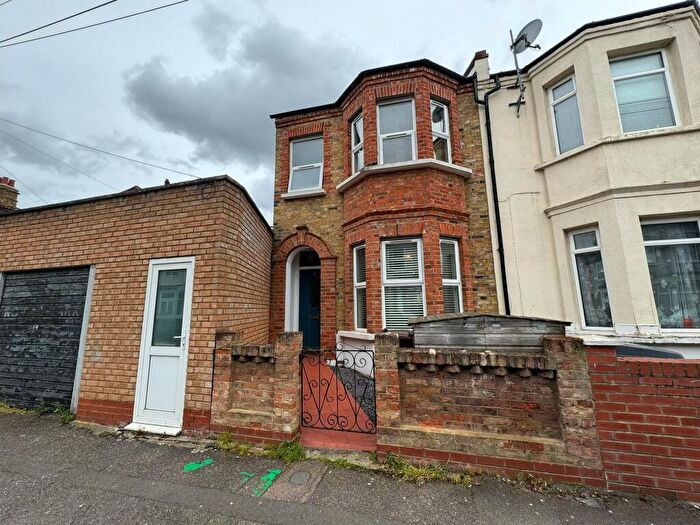 2 Bedroom Terraced House To Rent In Edinburgh Road, E17