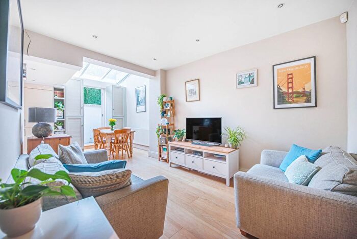 1 Bedroom Flat For Sale In Homestead Road, Fulham, London, SW6