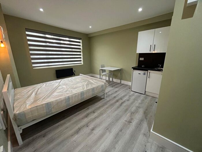 Studio To Rent In Brentmead Place, Golders Green, Barnet, London, NW11