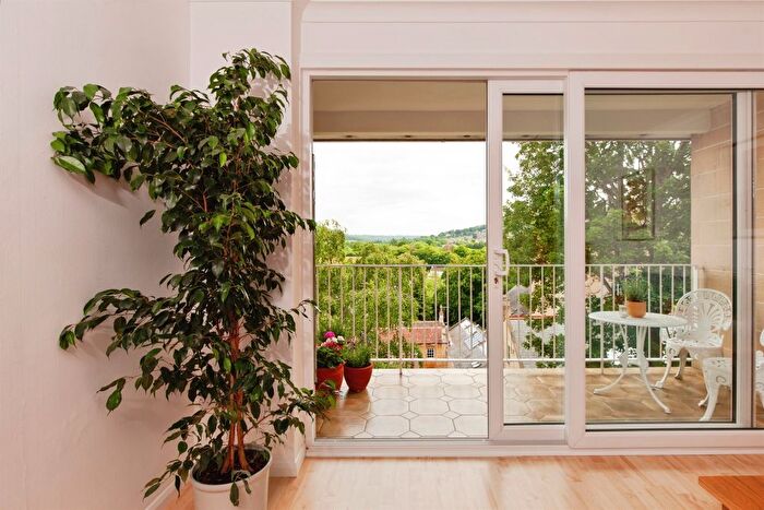 2 Bedroom Flat For Sale In London Road West, Bath, BA1