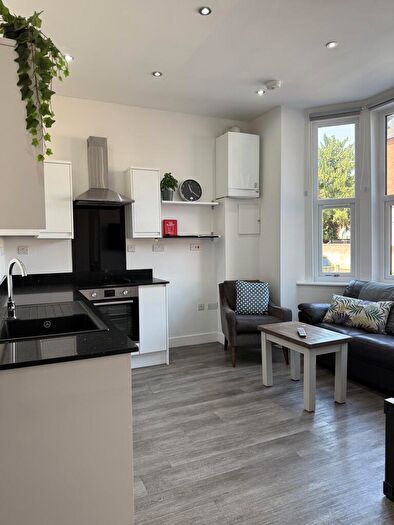 4 Bedroom Apartment To Rent In Flat D, Charnwood Grove, NG2